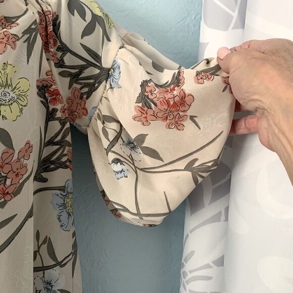 Entro Cream Multicolored Floral Off Shoulder Top Size small - Picture 6 of 12